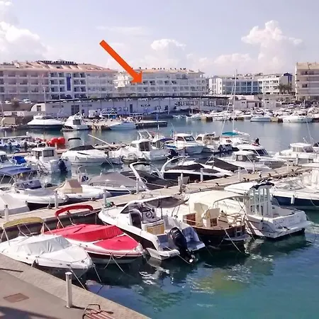 Estudi Nautic Port La Clota شقة
