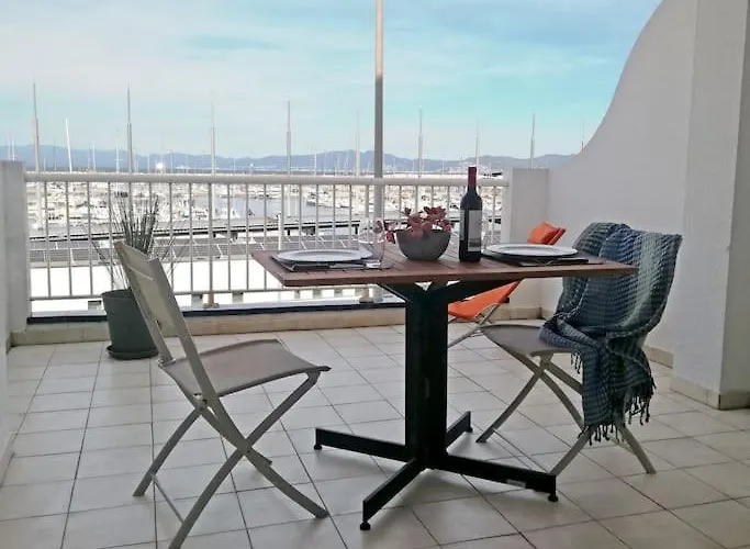 Estudi Nautic Port La Clota アパート L' Escala
