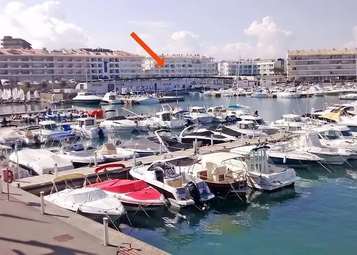 Estudi Nautic Port La Clota アパート